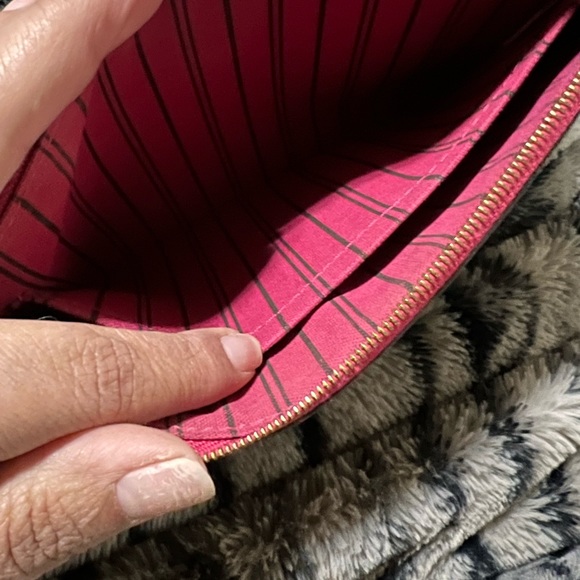 Louis Vuitton pouch from neverfull - Picture 3 of 4